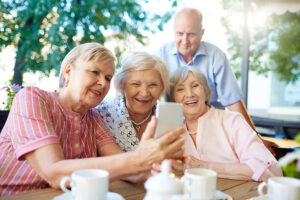 Best Cell Phones for Seniors 2021